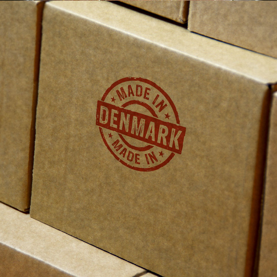 Pappschachtel mit Etikett "Made in Denmark